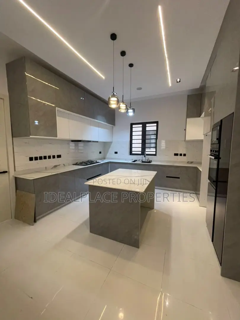 5bdrm Duplex in Ikota for sale