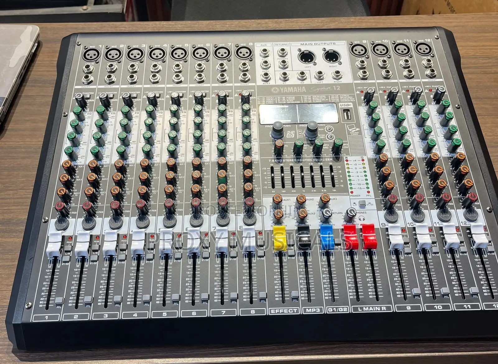 Yamaha Signature 12 Channels Mixer