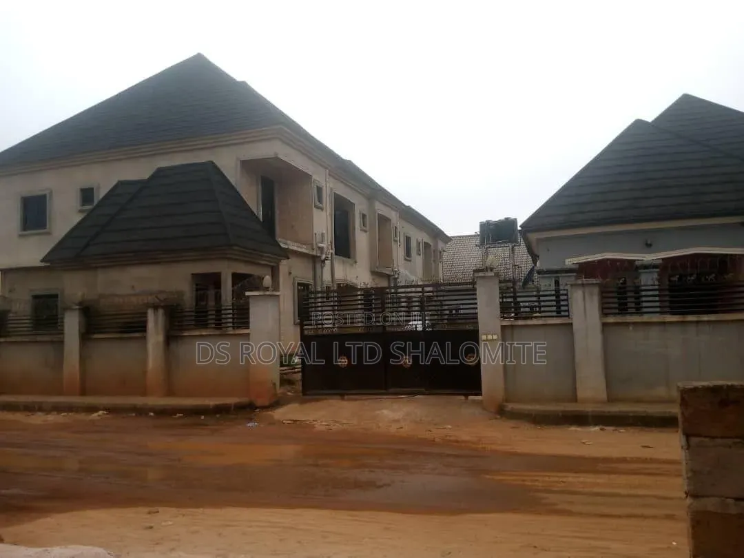 2bdrm Block of Flats in Benin City for sale