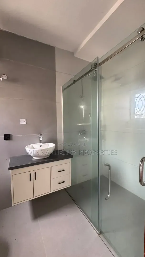 5bdrm Townhouse/Terrace in Opposite Game, Kaura for sale