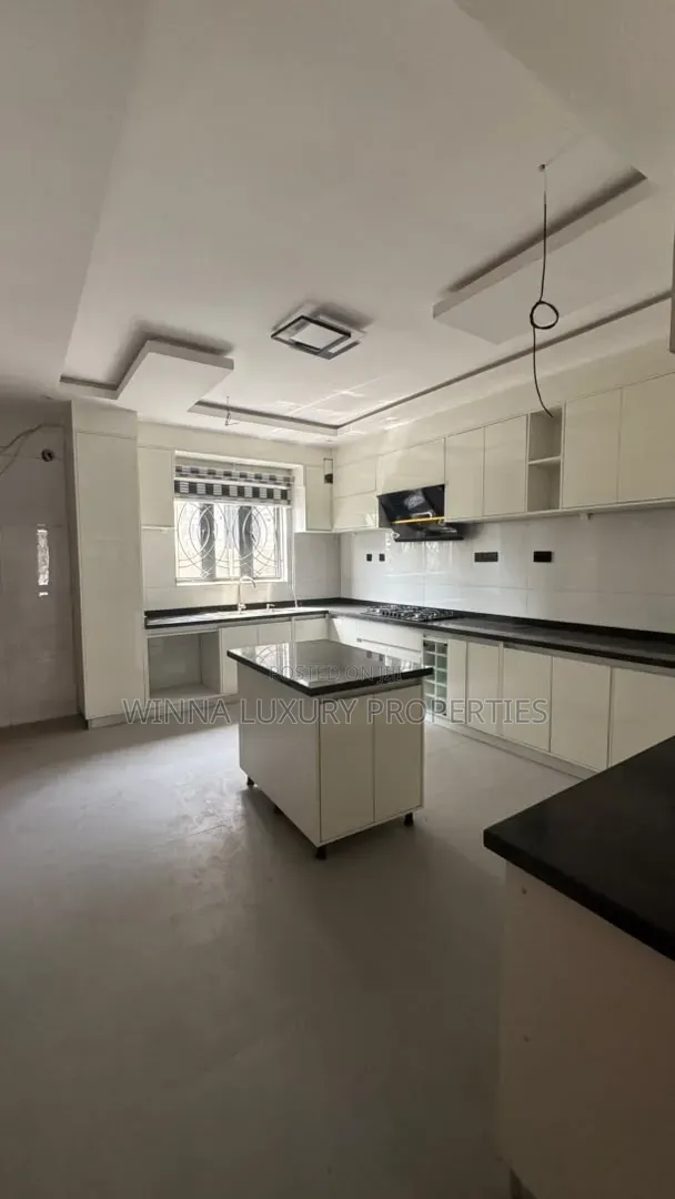 5bdrm Townhouse/Terrace in Opposite Game, Kaura for sale