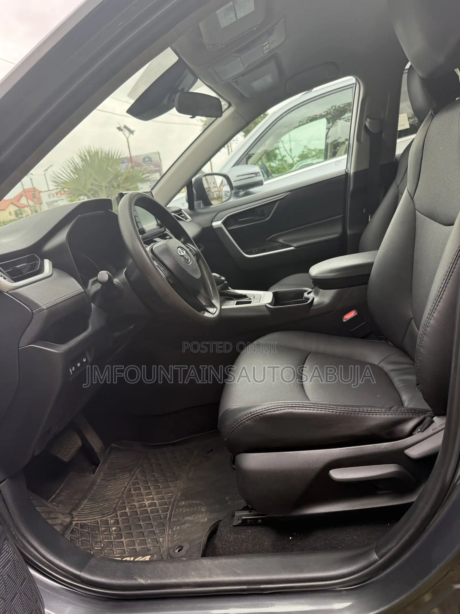 Toyota RAV4 XLE 2022 Gray