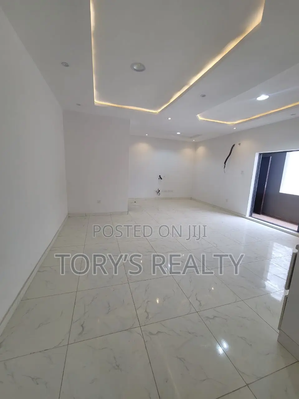 2bdrm Apartment in Lekki Phase 1 for rent
