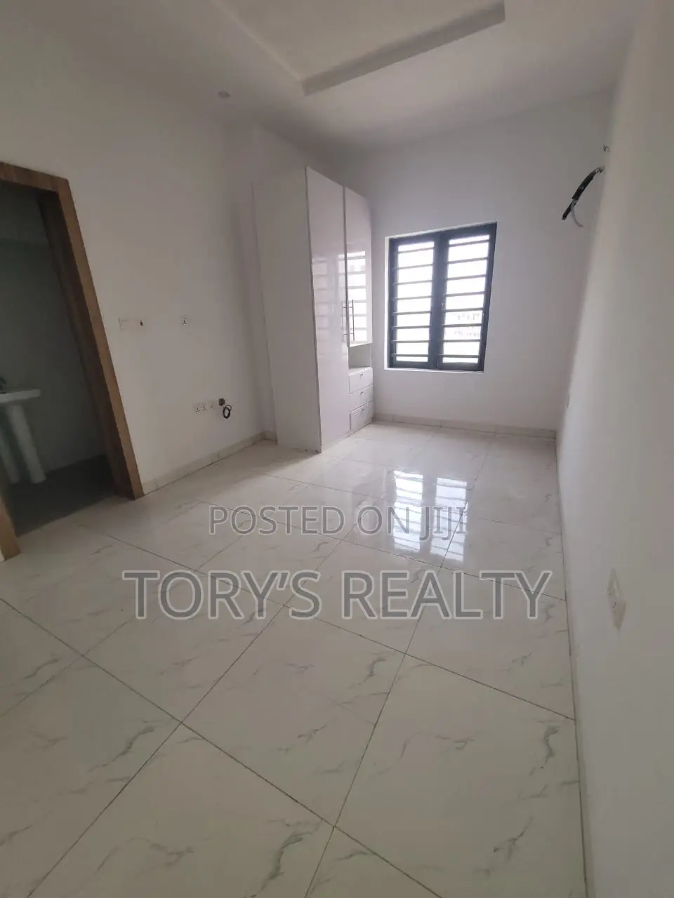 2bdrm Apartment in Lekki Phase 1 for rent