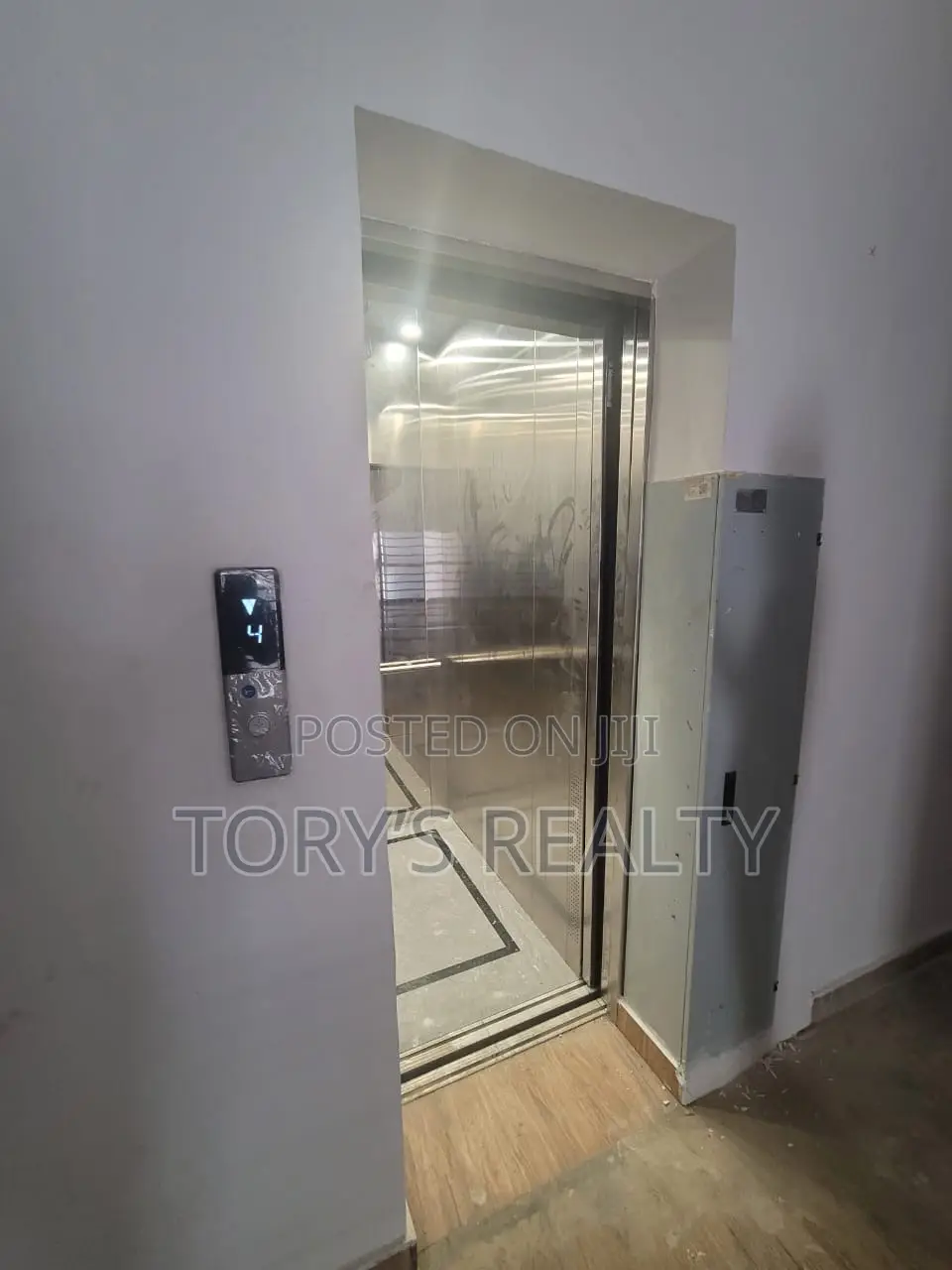 2bdrm Apartment in Lekki Phase 1 for rent