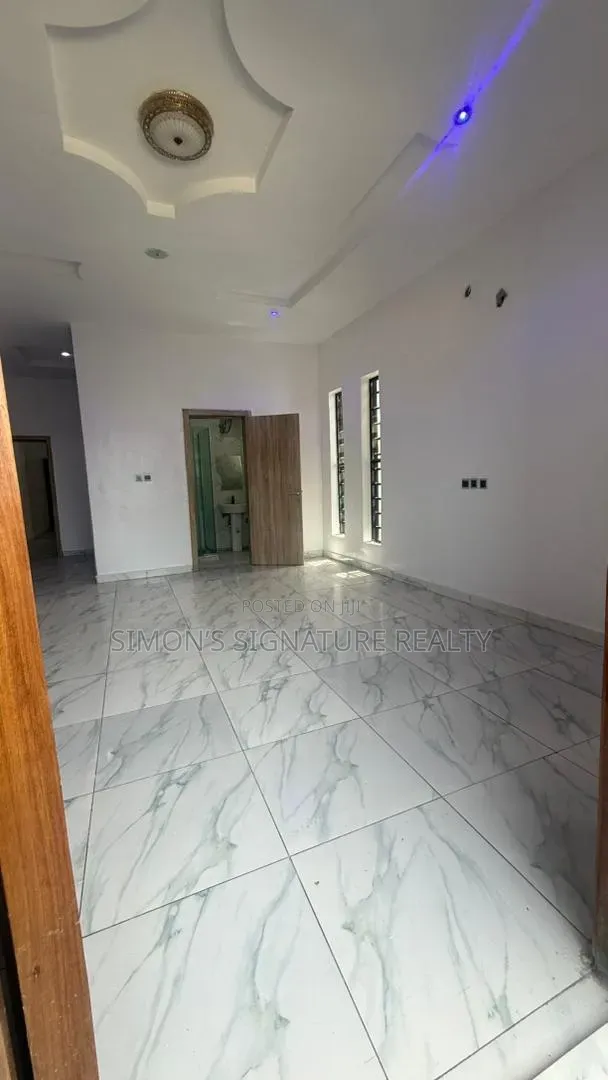 4bdrm Duplex in Ikota for rent