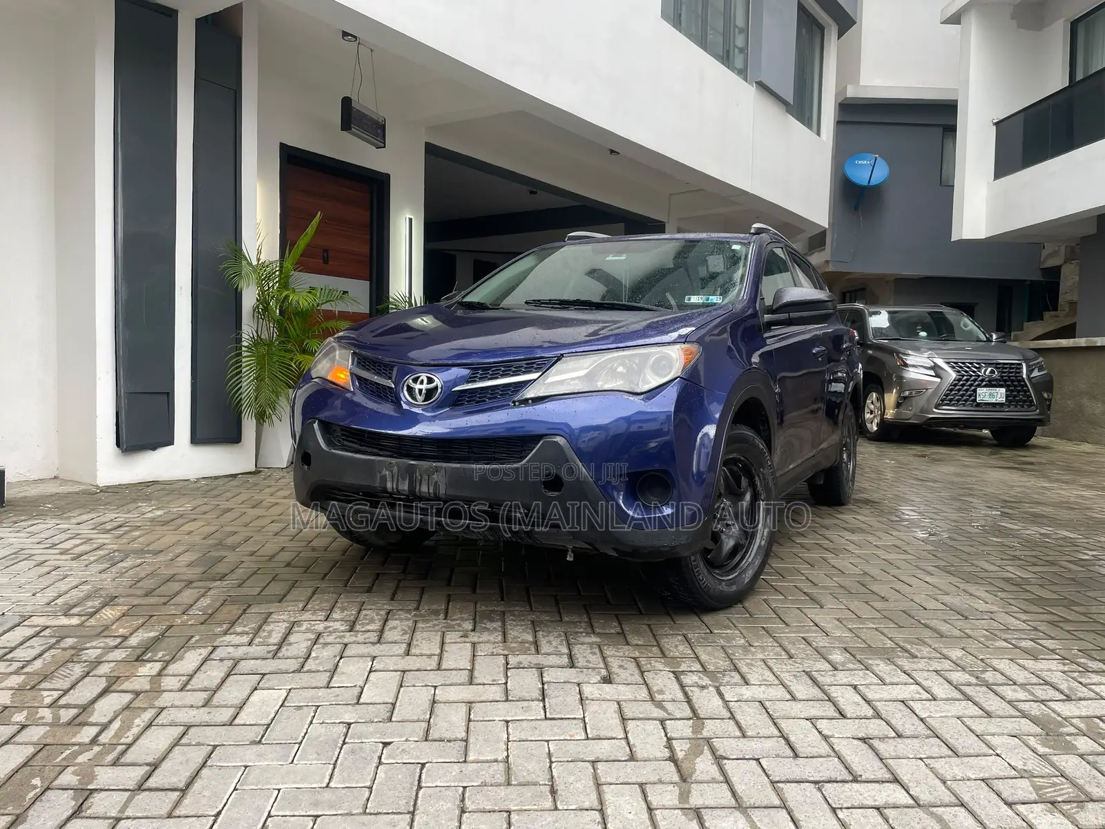 Toyota RAV4 LE FWD (2.5L 4cyl 6A) 2016 Blue