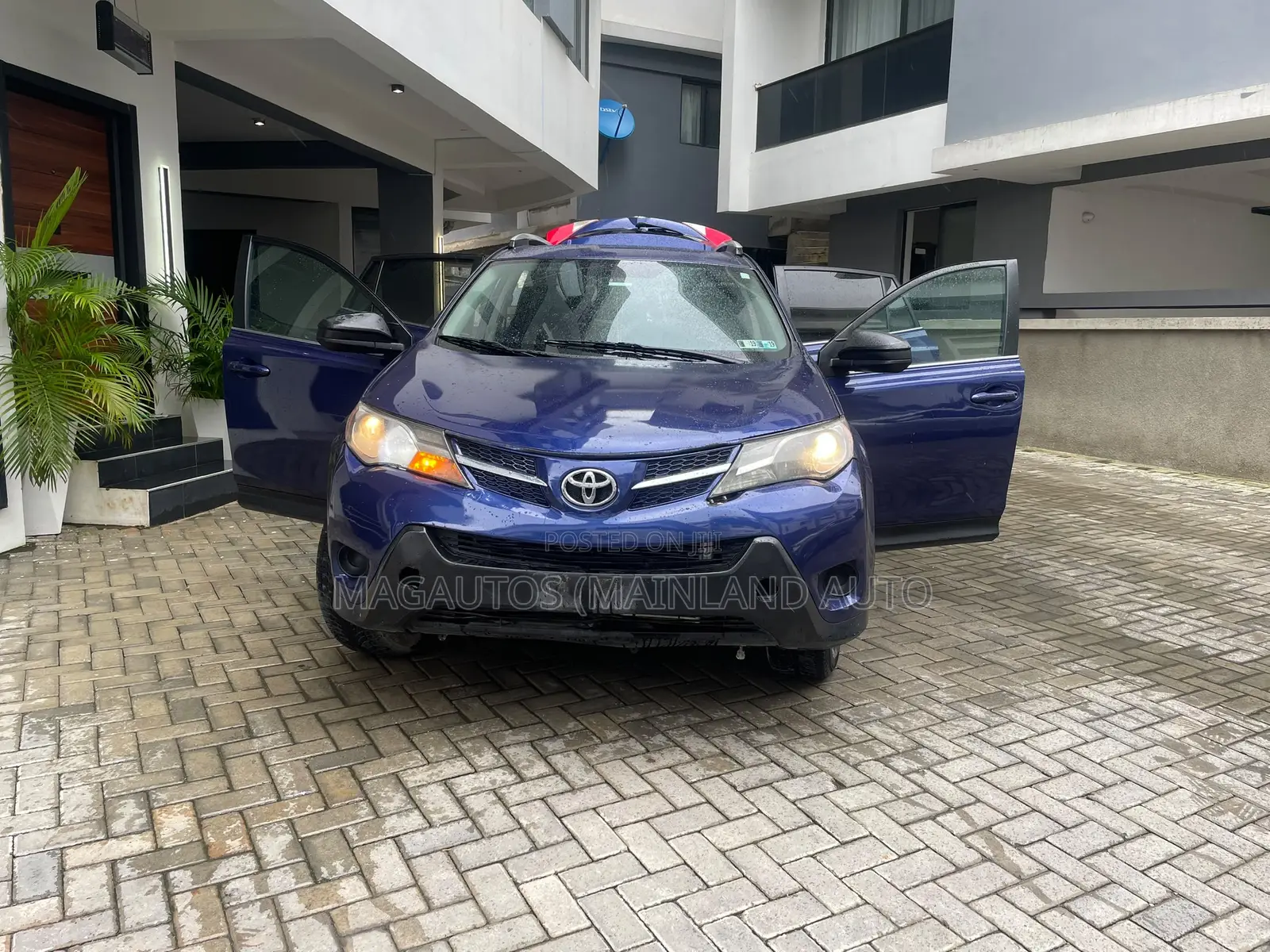 Toyota RAV4 LE FWD (2.5L 4cyl 6A) 2016 Blue