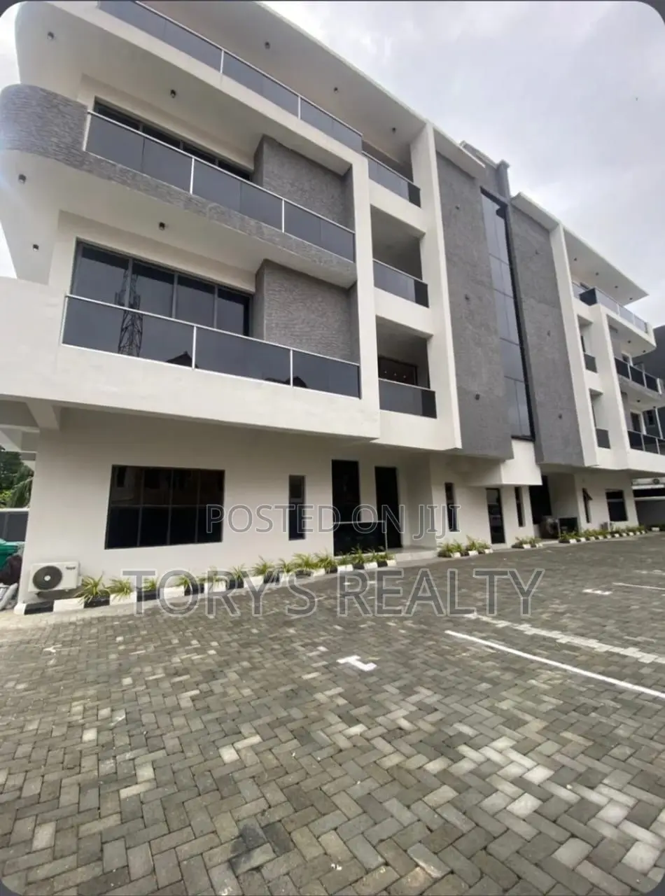 3bdrm Penthouse in Lekki Phase 1 for rent