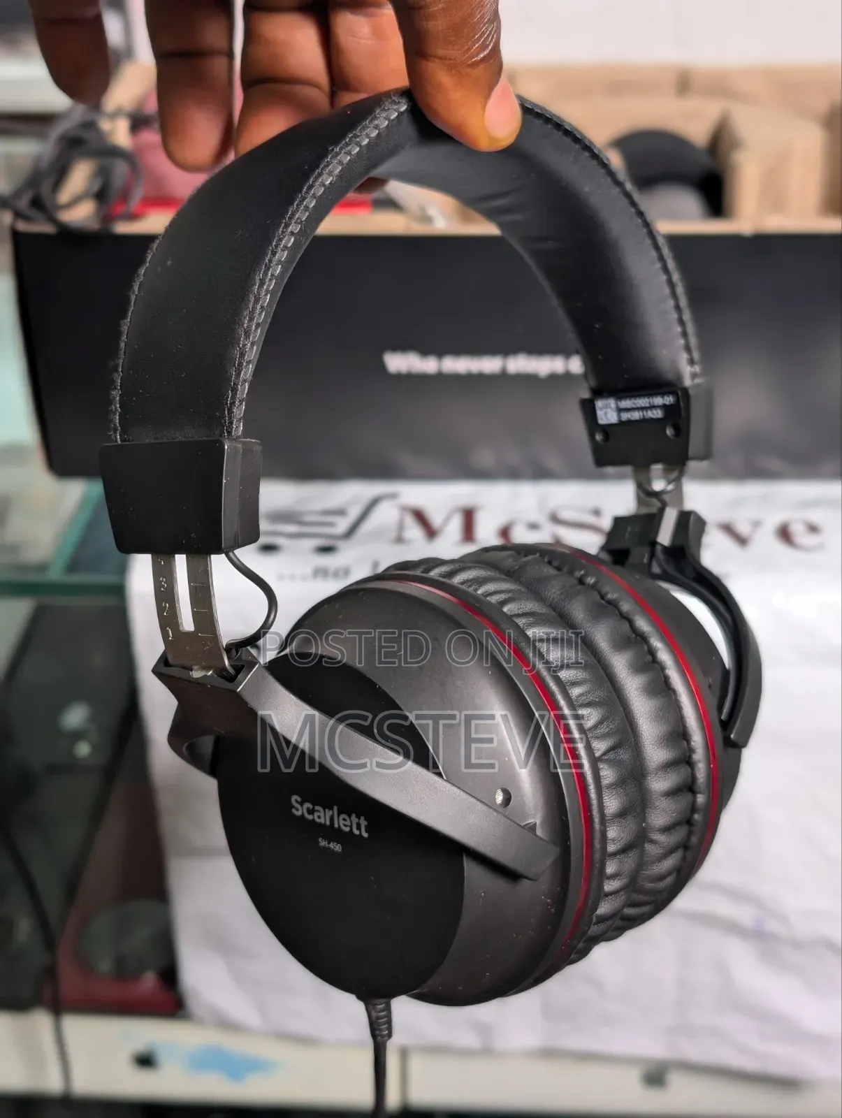 Focusrite Scarlett 2i2 Combo Package With Mic, Headset and Wire