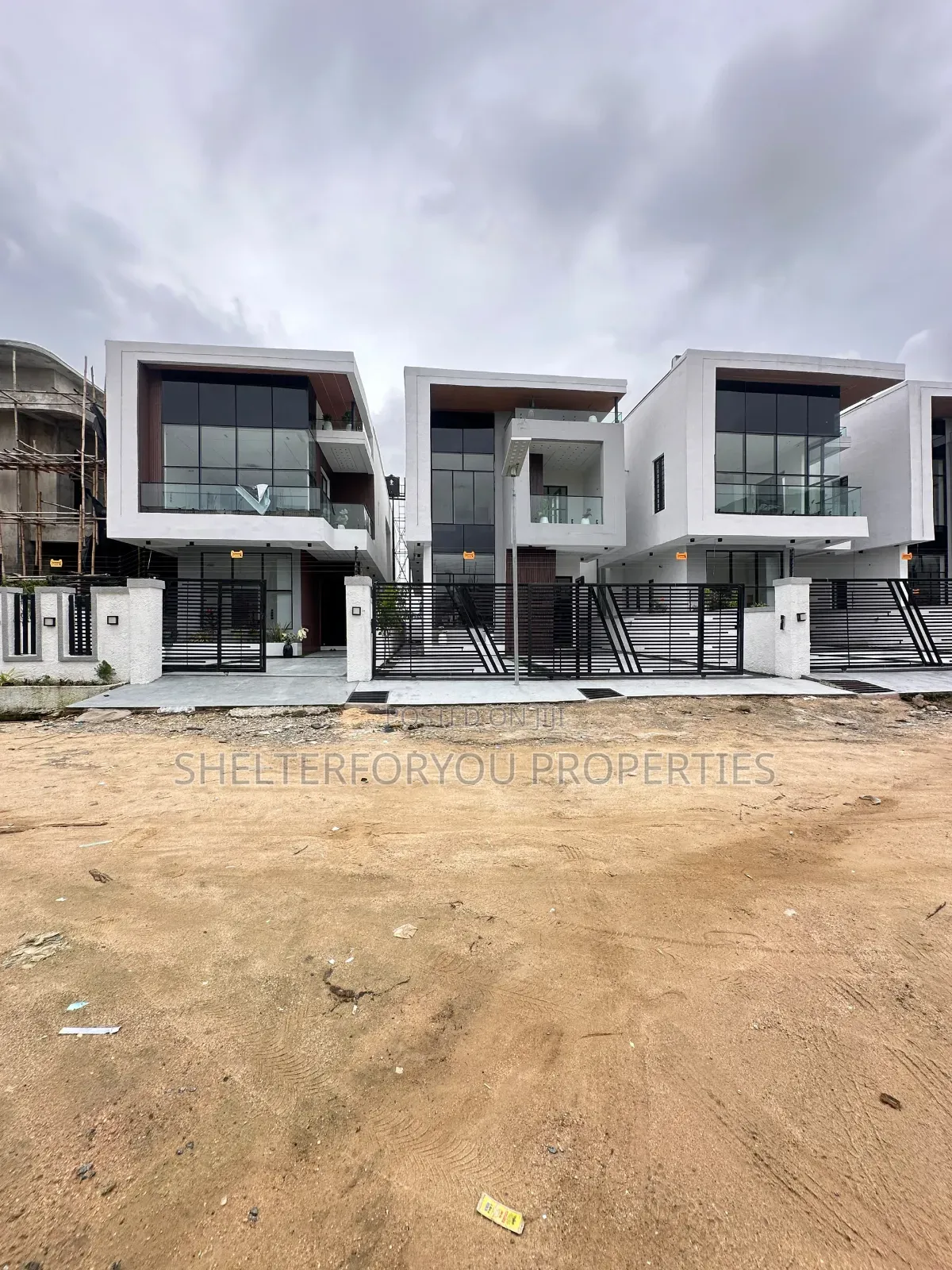5bdrm Duplex in Off Lekki-Epe Expressway for sale