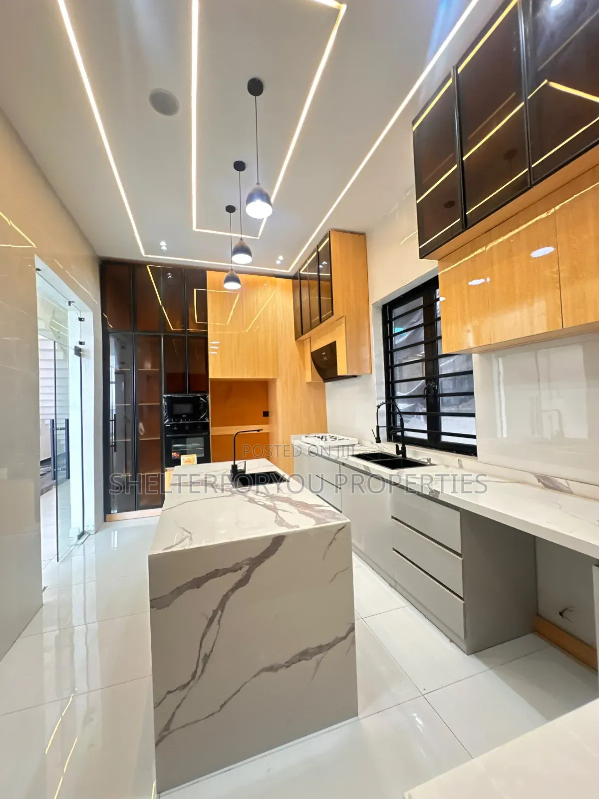 5bdrm Duplex in Off Lekki-Epe Expressway for sale
