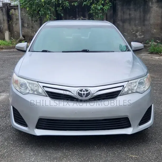 Toyota Camry LE 4dr Sedan (2.5L 4cyl 6A) 2013 Silver