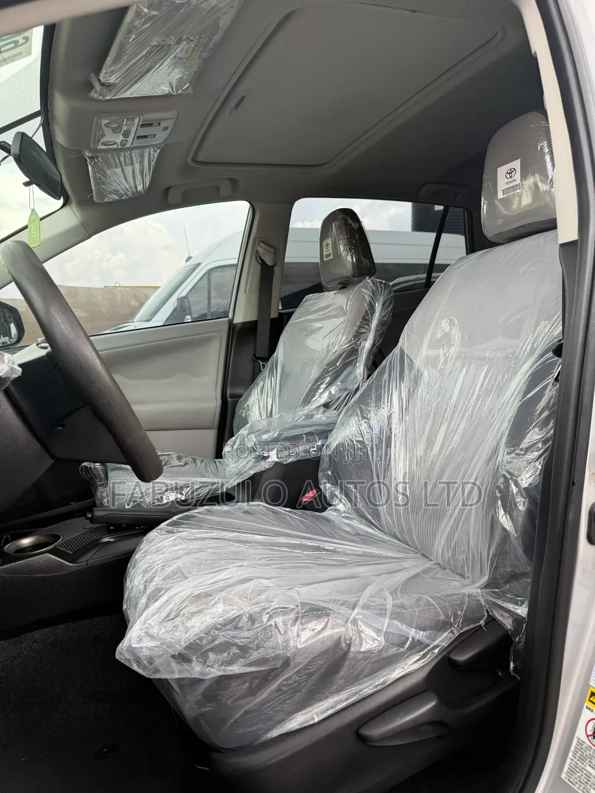 Toyota RAV4 XLE AWD (2.5L 4cyl 6A) 2016 Silver