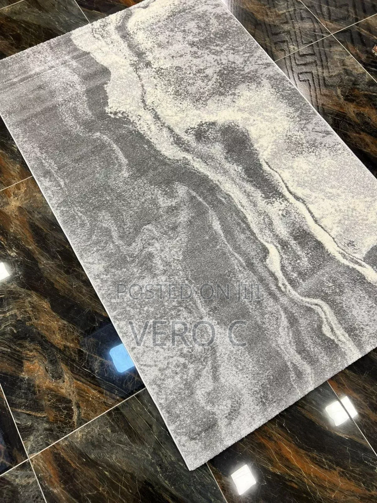 Quality Centre Rug 8x11ft.