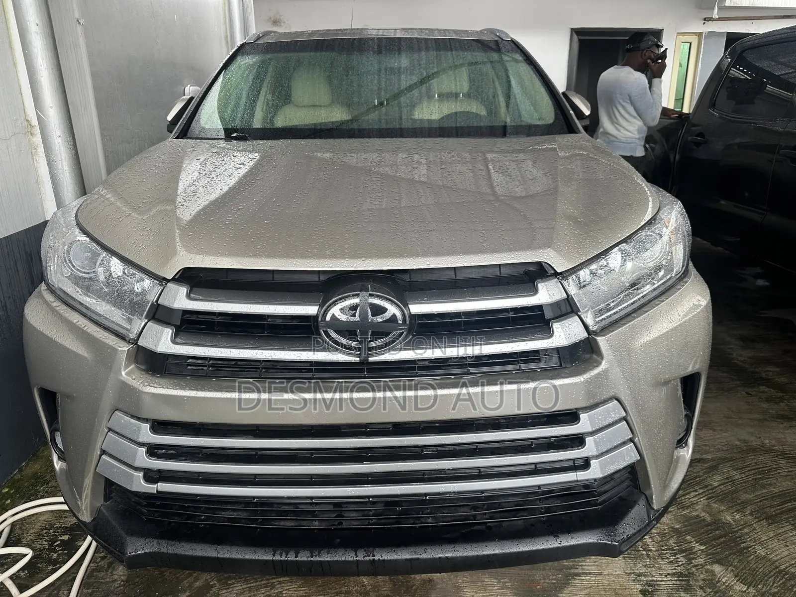 Toyota Highlander XLE 4dr SUV AWD (3.5L 6cyl 6A) 2015 Gold