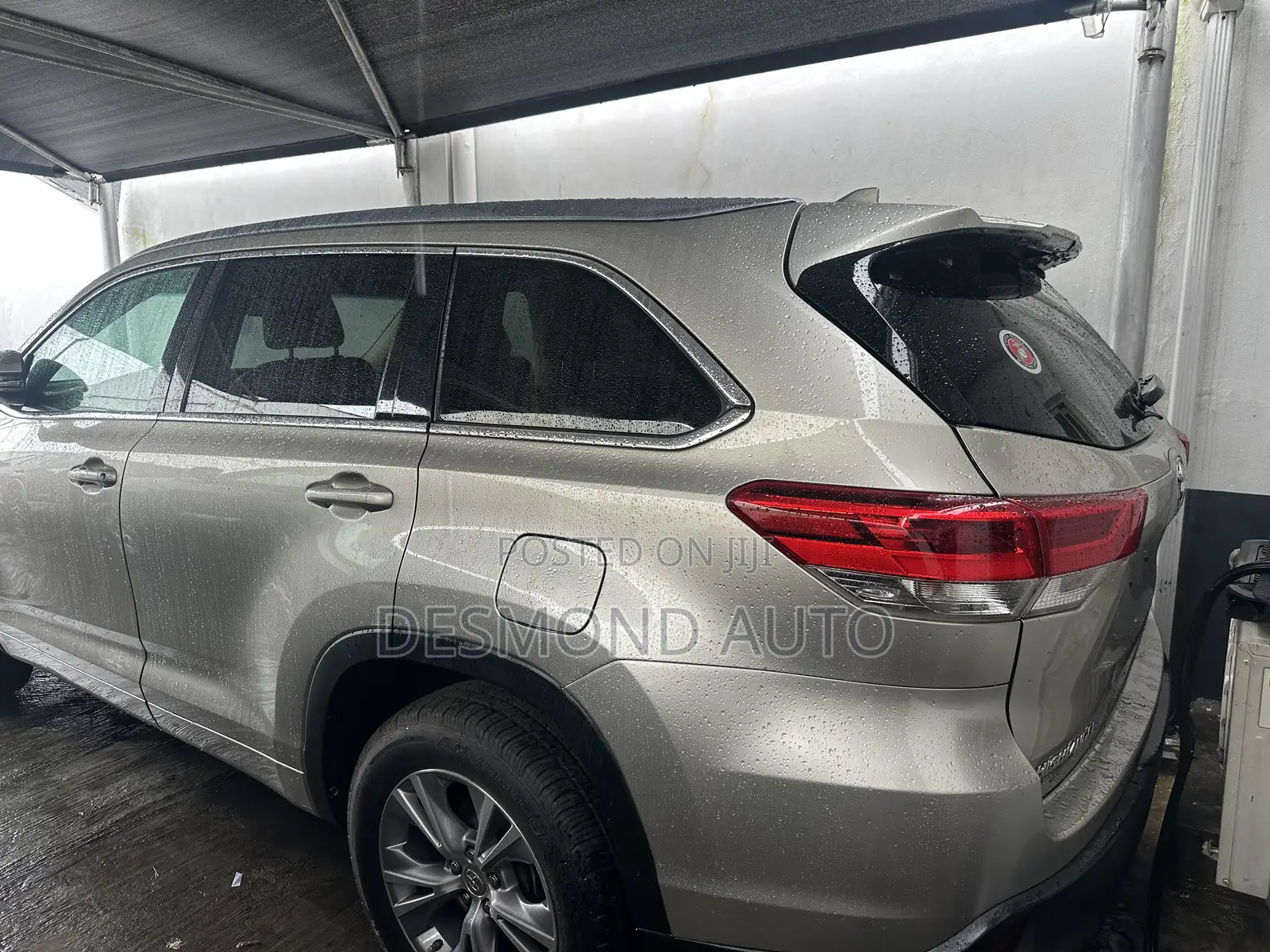 Toyota Highlander XLE 4dr SUV AWD (3.5L 6cyl 6A) 2015 Gold