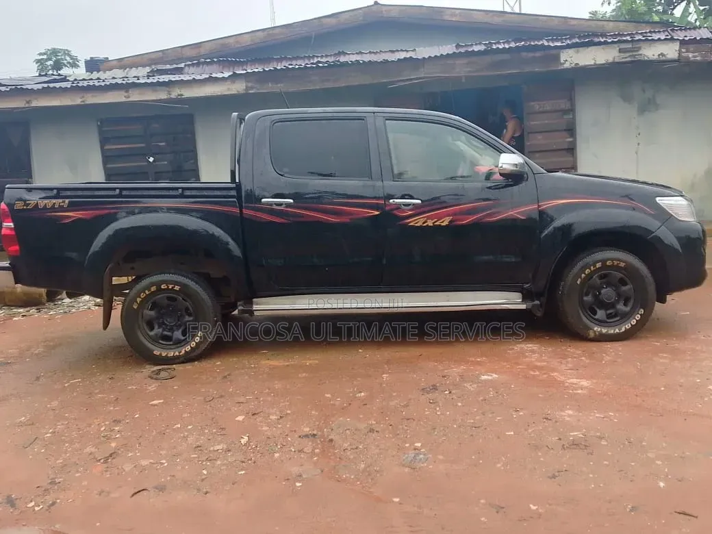 Toyota Hilux 2012 Black