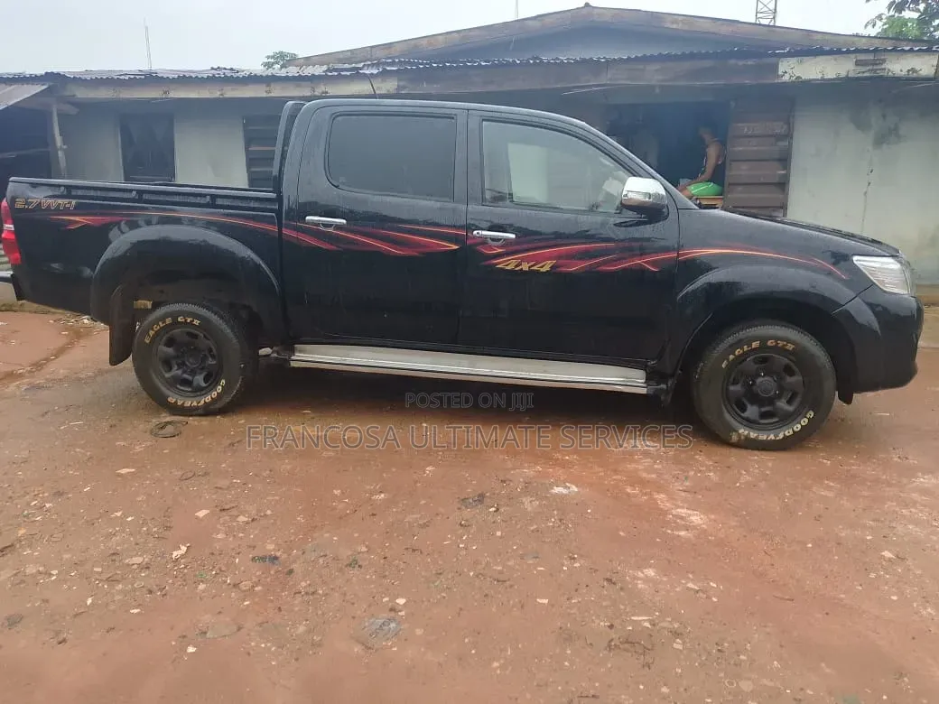 Toyota Hilux 2012 Black