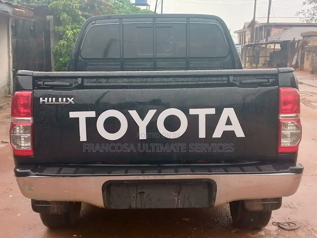 Toyota Hilux 2012 Black