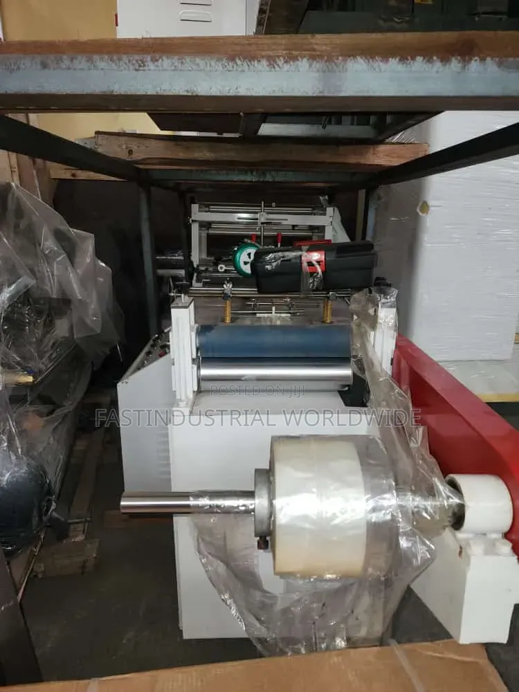 Glueing Machine
