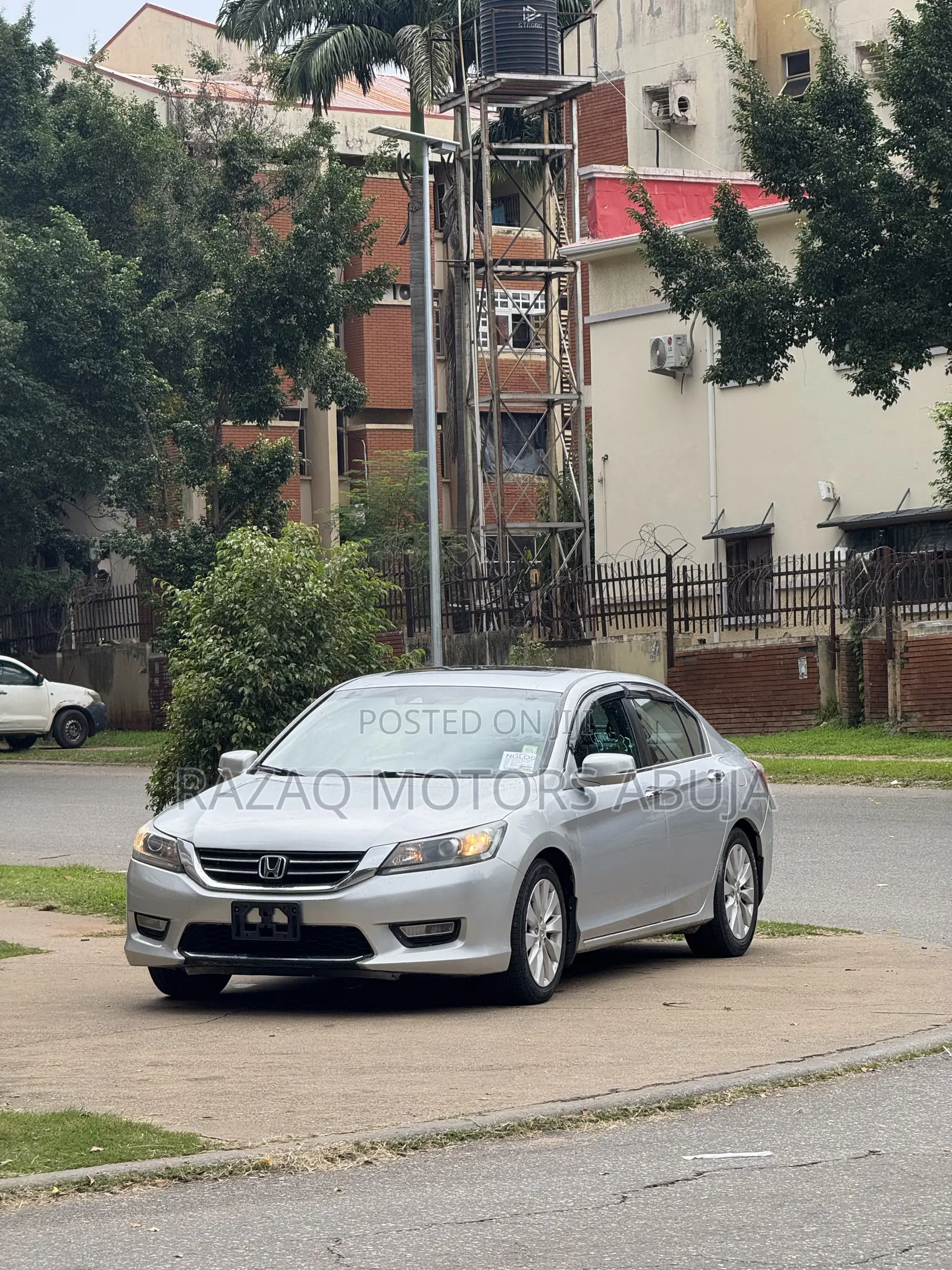 Honda Accord EX-L 4dr Sedan FWD (2.4L 4cyl 2A) 2013 Silver