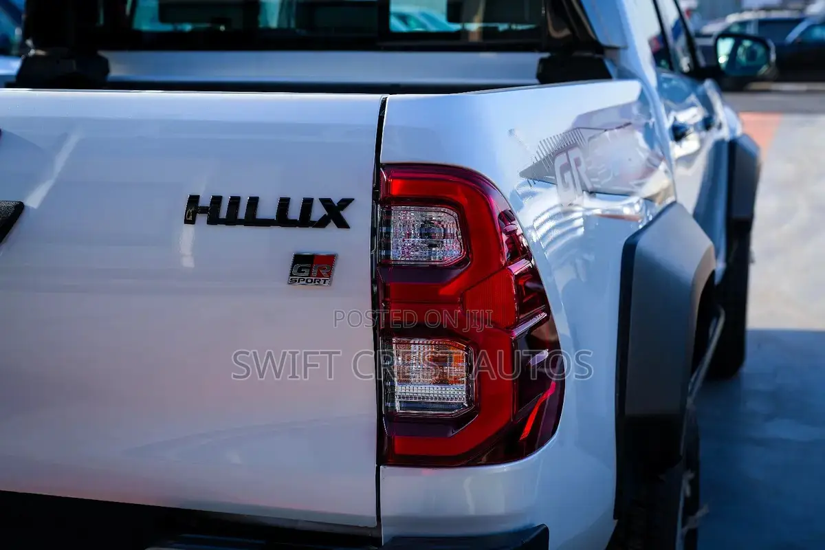 New Toyota Hilux GR SPORT II 2026 White