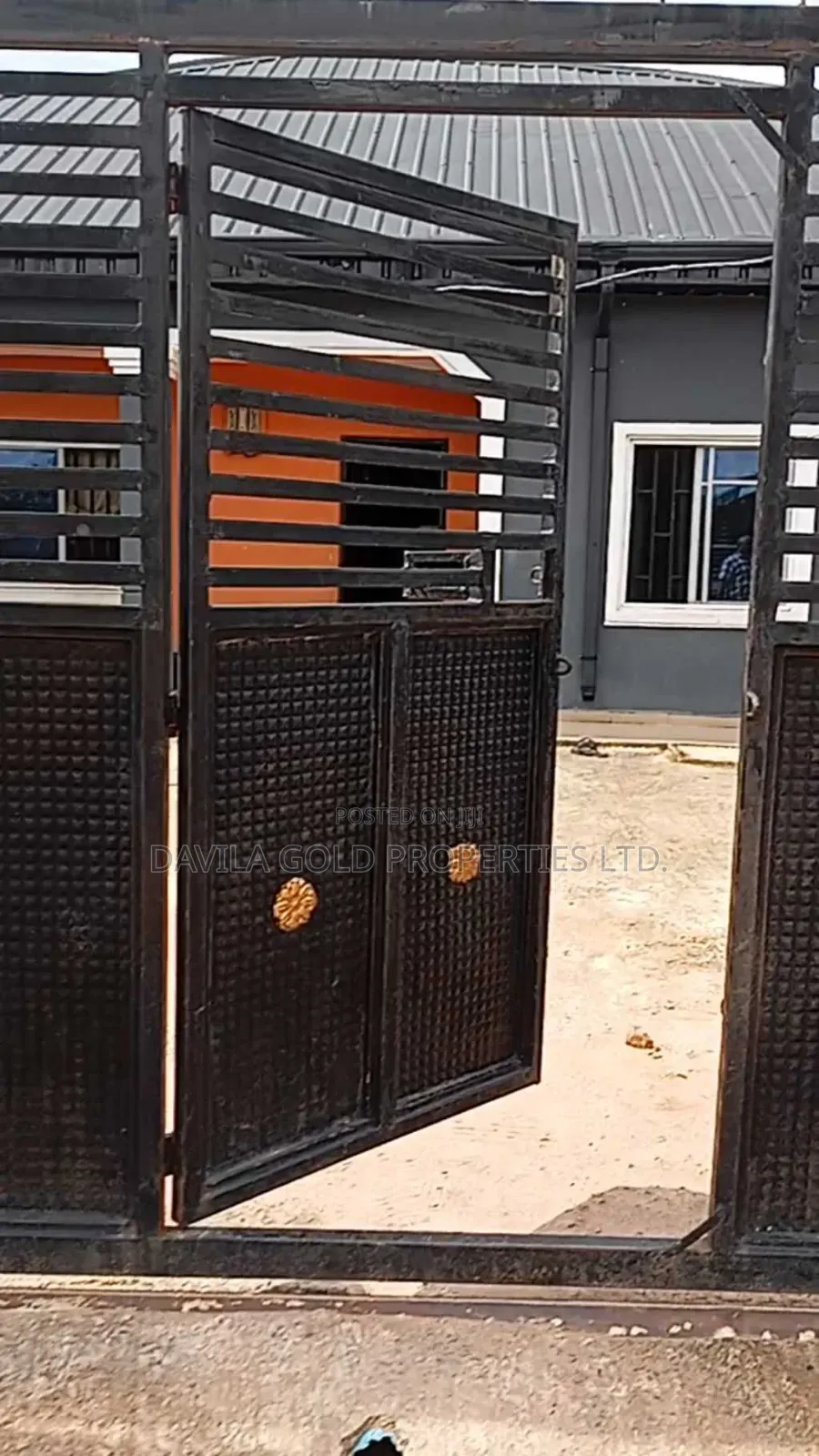 11bdrm Bungalow in Benin City for sale