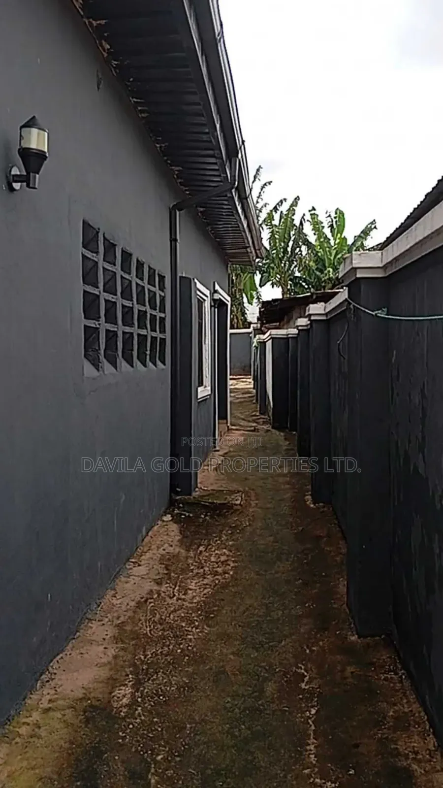 11bdrm Bungalow in Benin City for sale