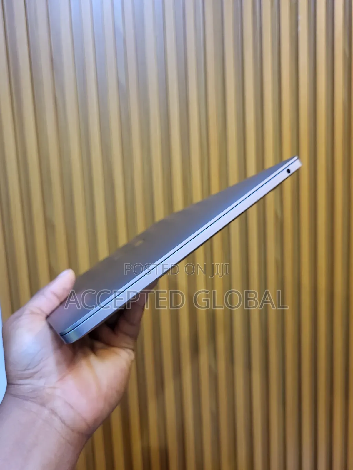 Laptop Apple MacBook Pro 2022 M2 16GB Apple M2 SSD 256GB