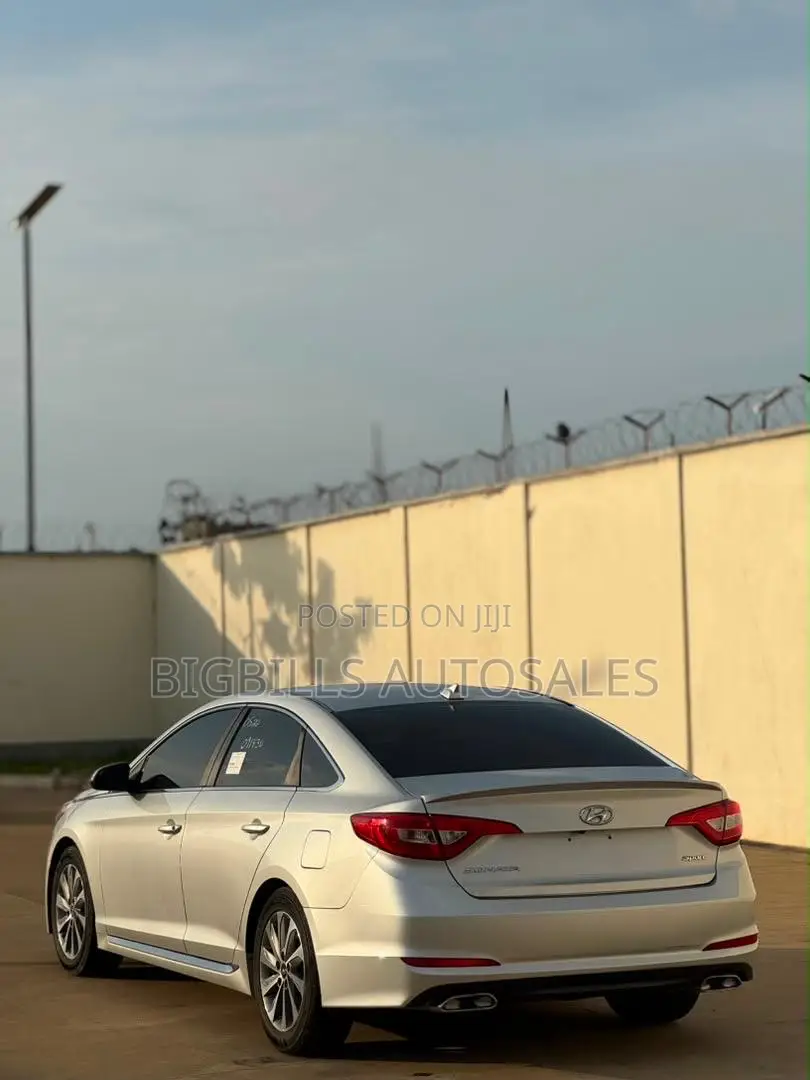 Hyundai Sonata Sport 2.0T Sedan FWD (2.0L 4cyl 6A) 2016 Silver