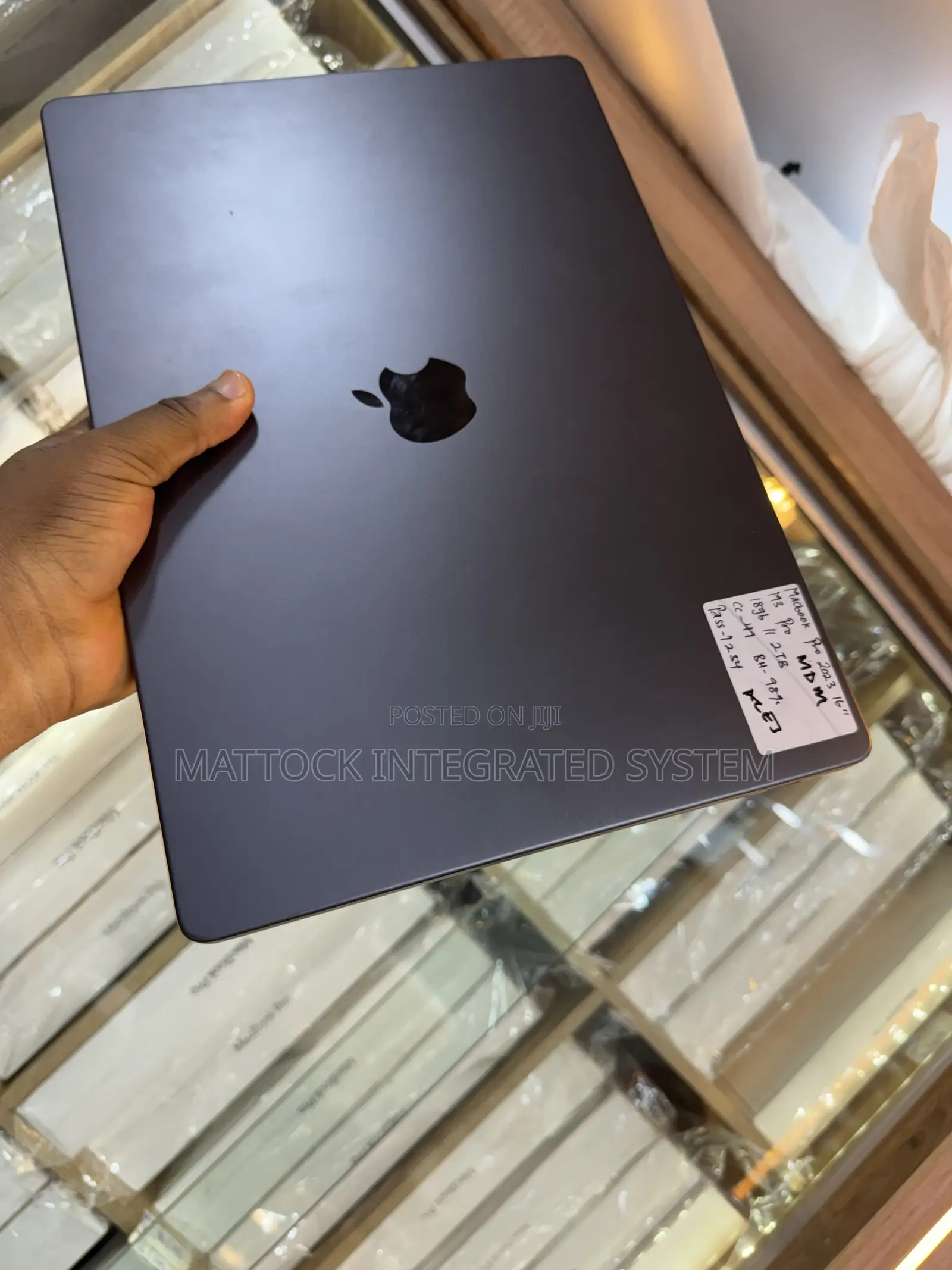 Laptop Apple MacBook Pro 2023 M3 Pro 18GB Apple M3 SSD 2T