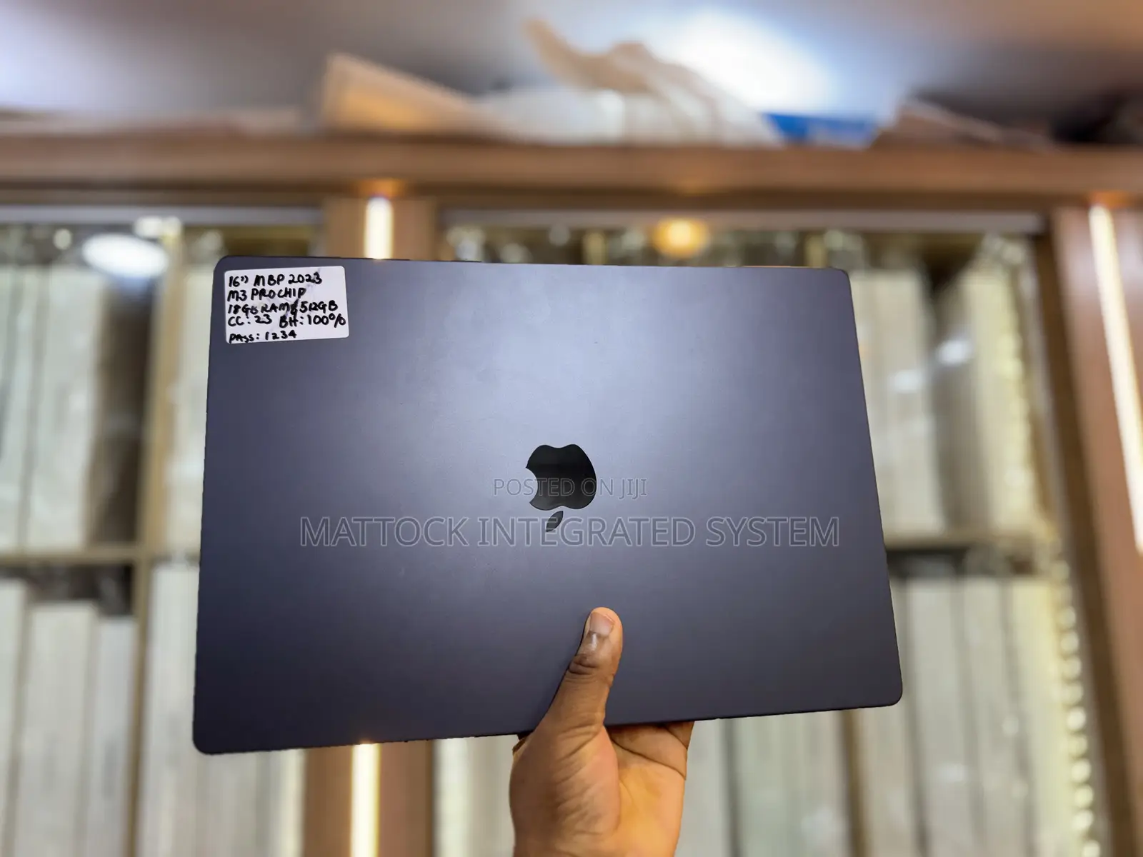 Laptop Apple MacBook Pro 2023 M3 Pro 18GB Apple M3 SSD 512GB