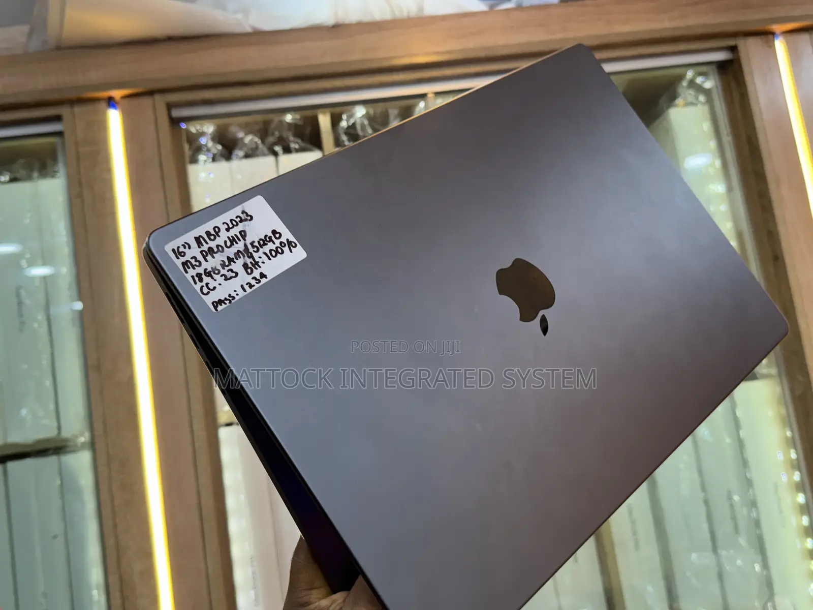 Laptop Apple MacBook Pro 2023 M3 Pro 18GB Apple M3 SSD 512GB