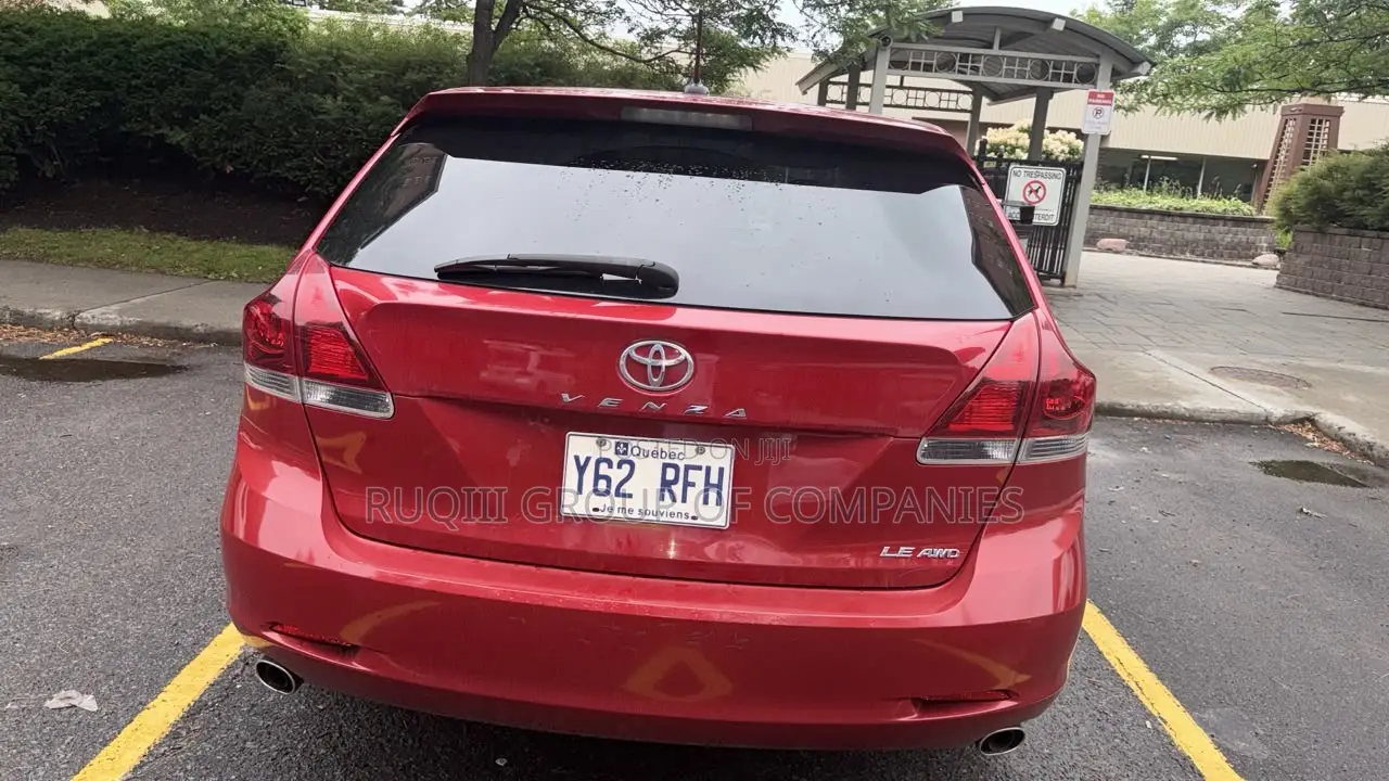 Toyota Venza LE AWD V6 2013 Red