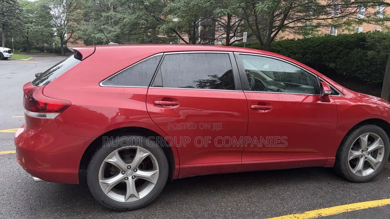Toyota Venza LE AWD V6 2013 Red