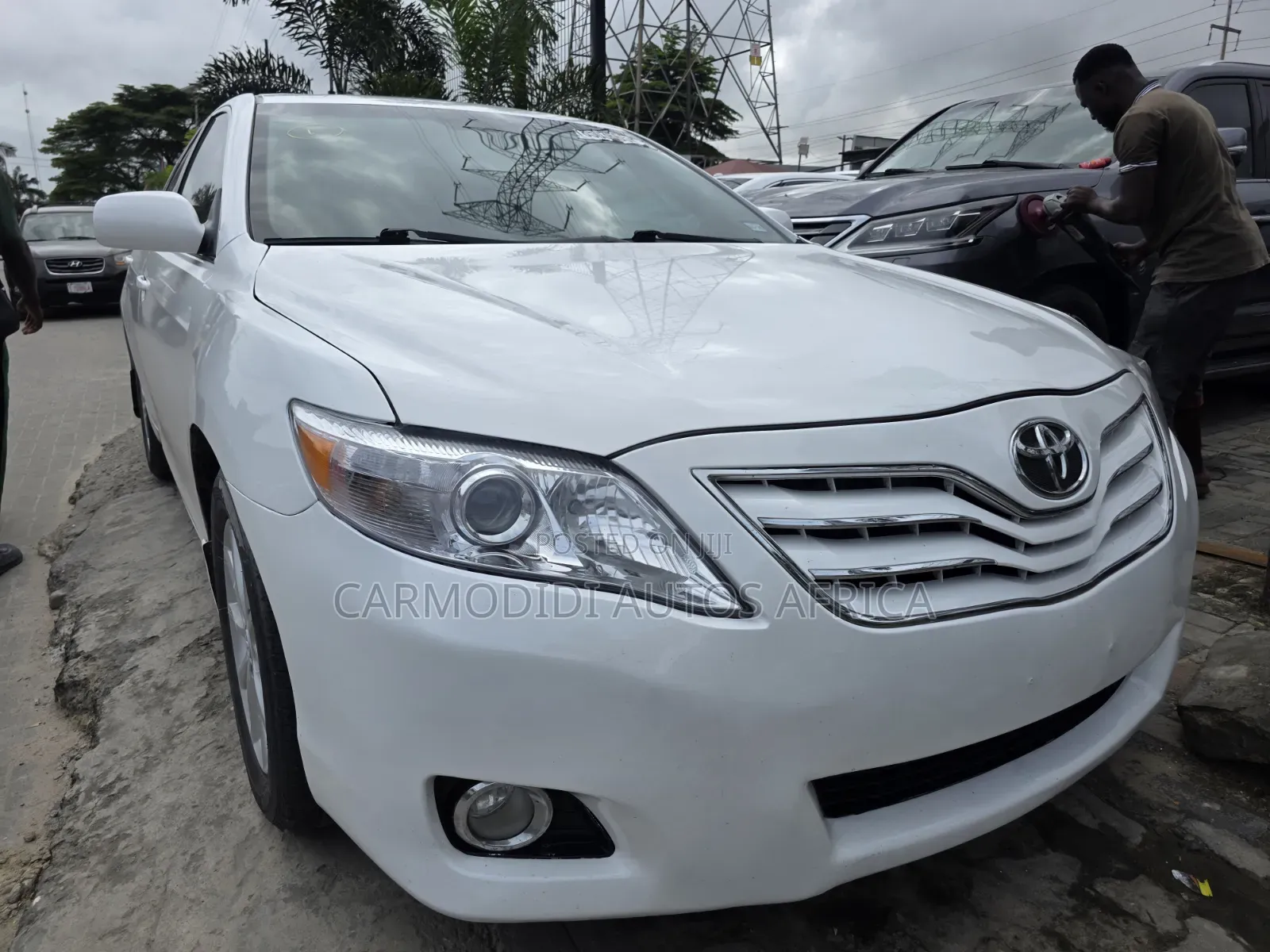 Toyota Camry XLE V6 4dr Sedan (3.5L 6cyl 6AM) 2010 White