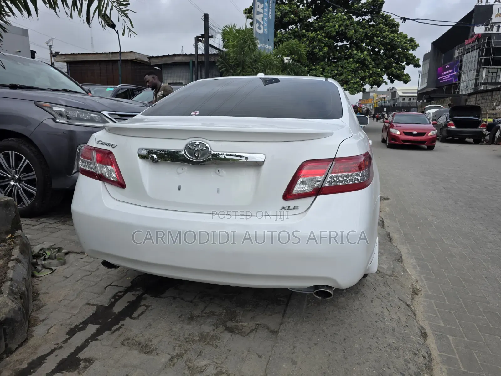 Toyota Camry XLE V6 4dr Sedan (3.5L 6cyl 6AM) 2010 White