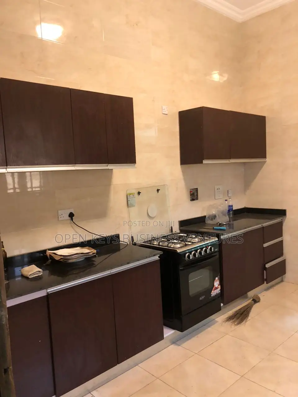 Furnished 5bdrm Duplex in Oliver Court, Agodi for rent