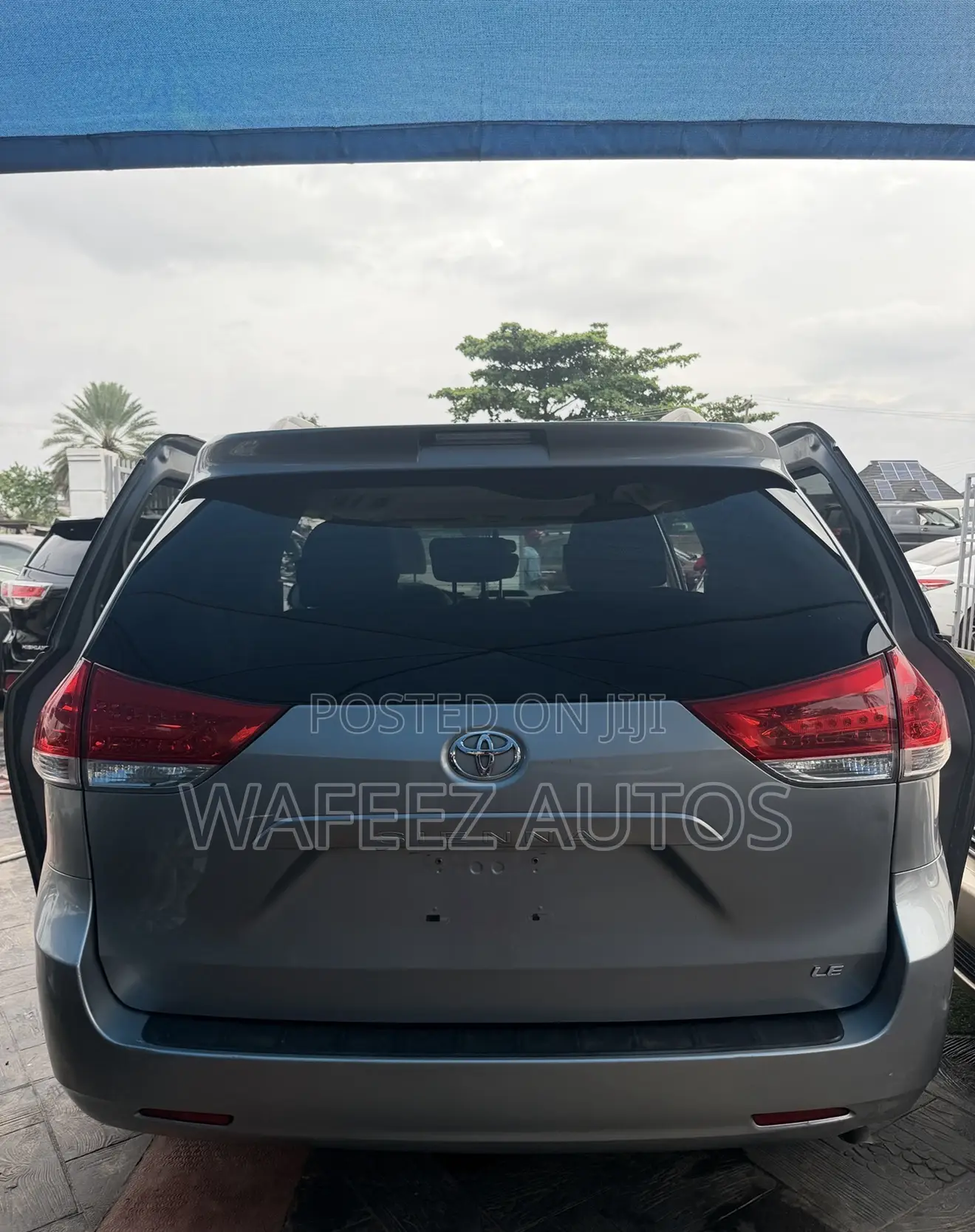 Toyota Sienna LE FWD 8-Passenger 2013 Silver