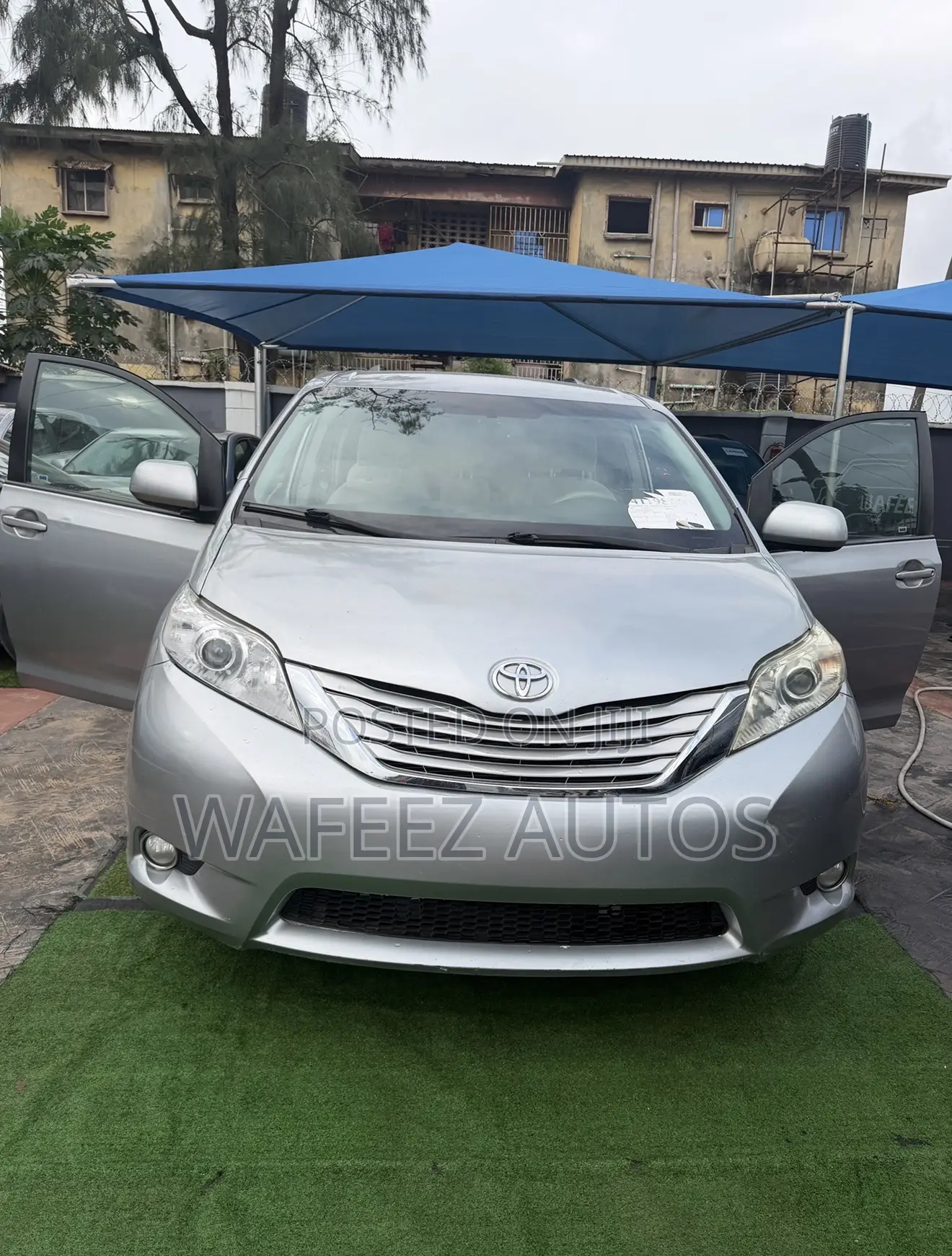 Toyota Sienna LE FWD 8-Passenger 2013 Silver