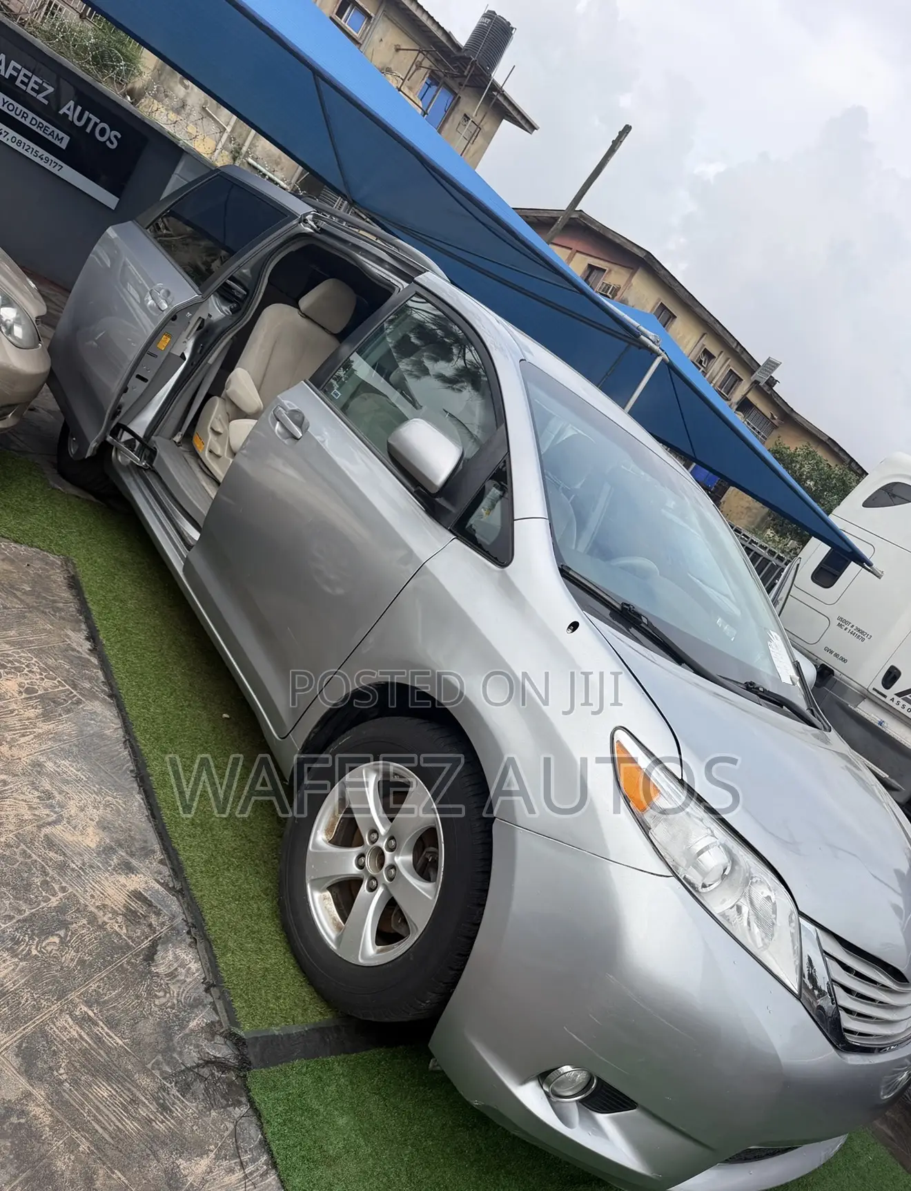 Toyota Sienna LE FWD 8-Passenger 2013 Silver