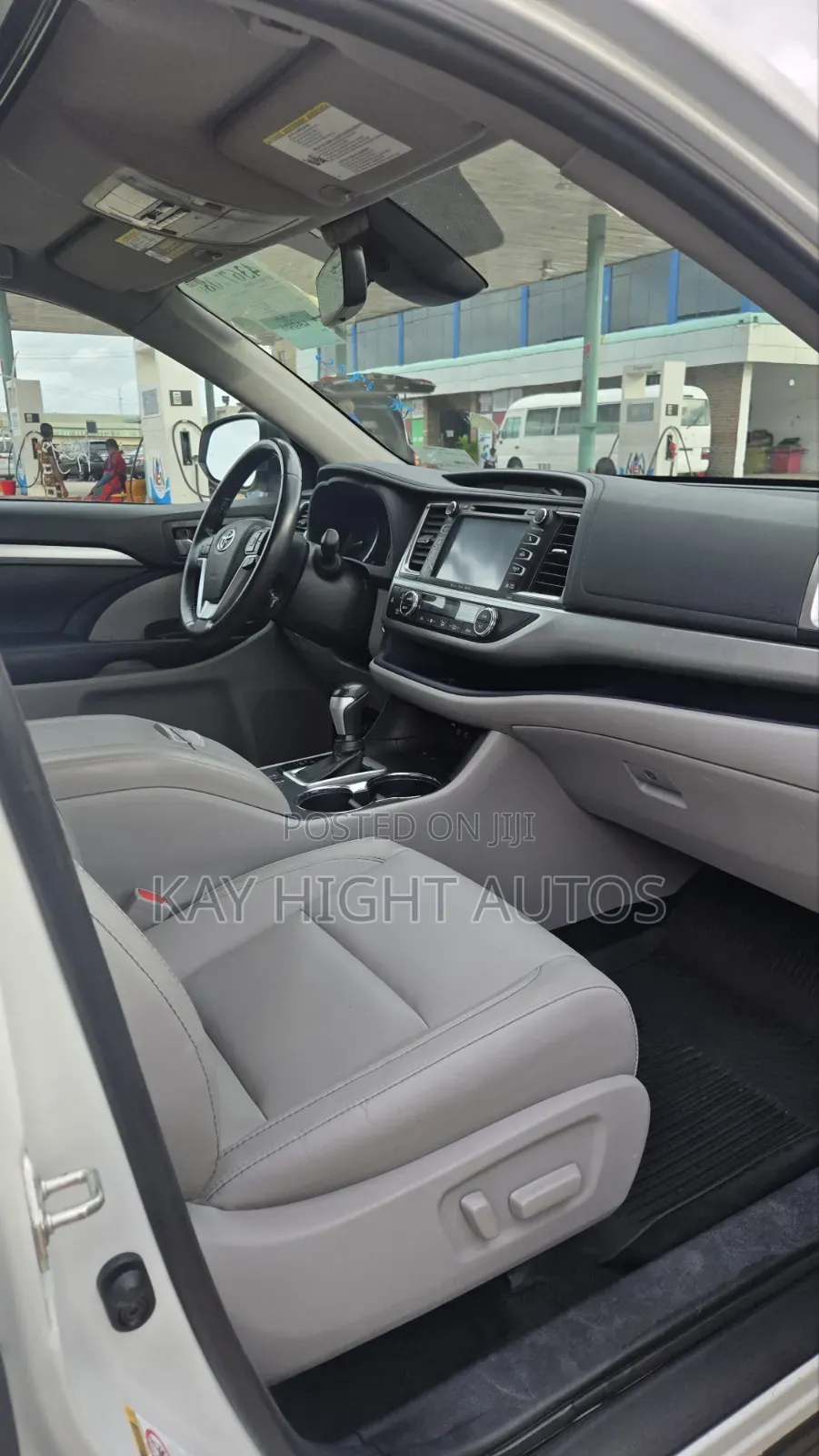Toyota Highlander XLE 4x2 V6 (3.5L 6cyl 8A) 2018 White