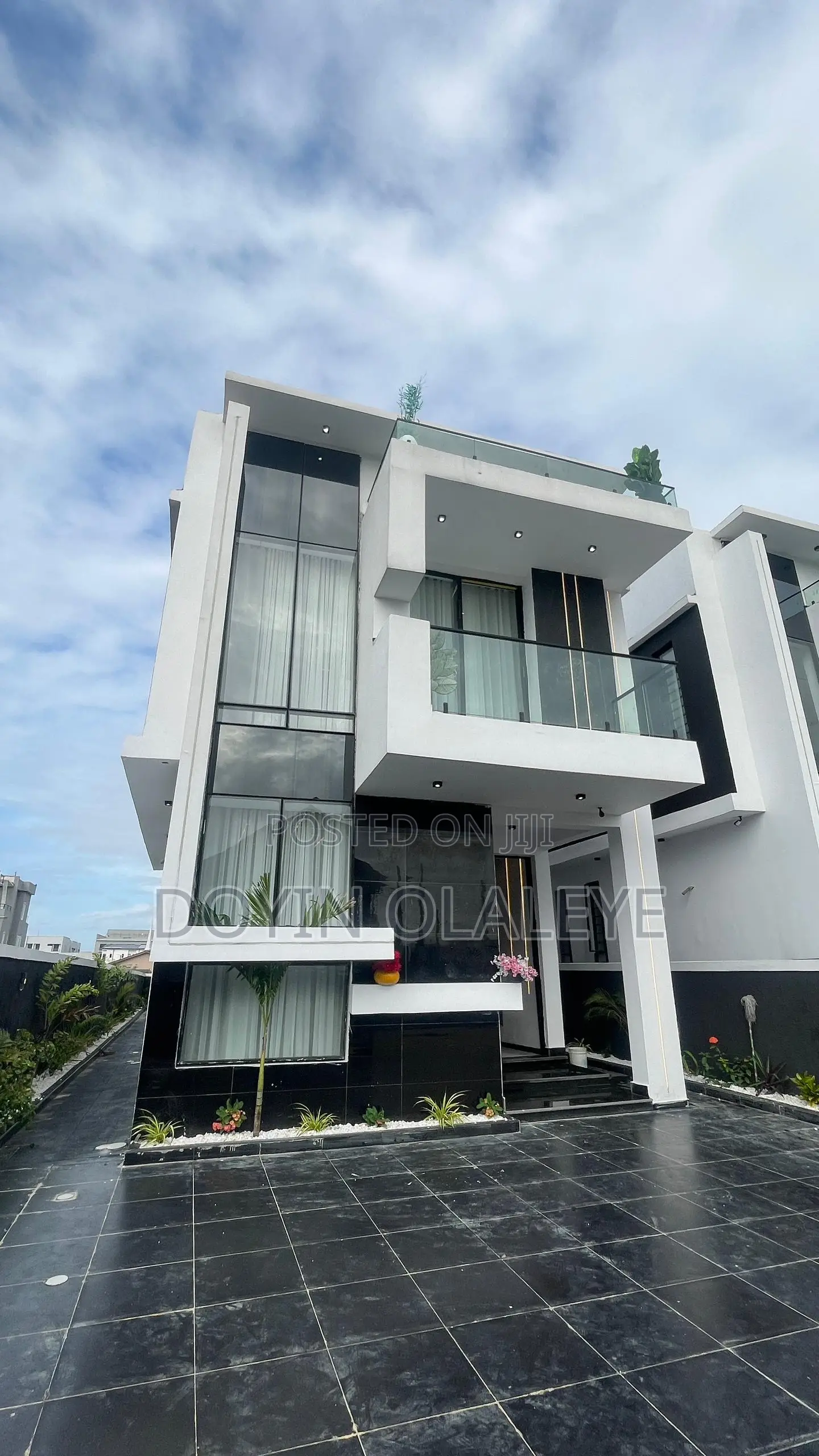 5bdrm Duplex in Ologolo for sale