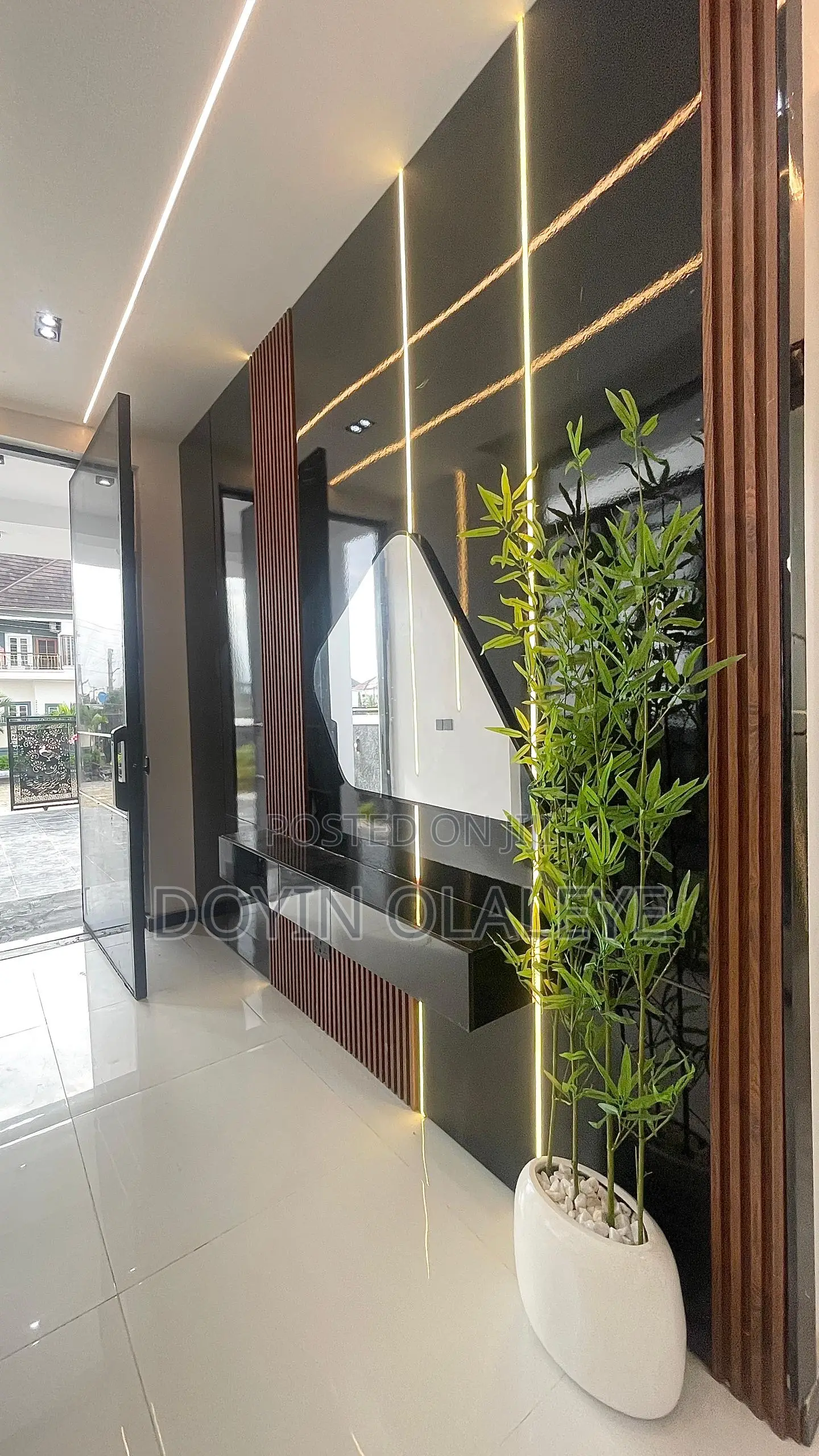 5bdrm Duplex in Ologolo for sale