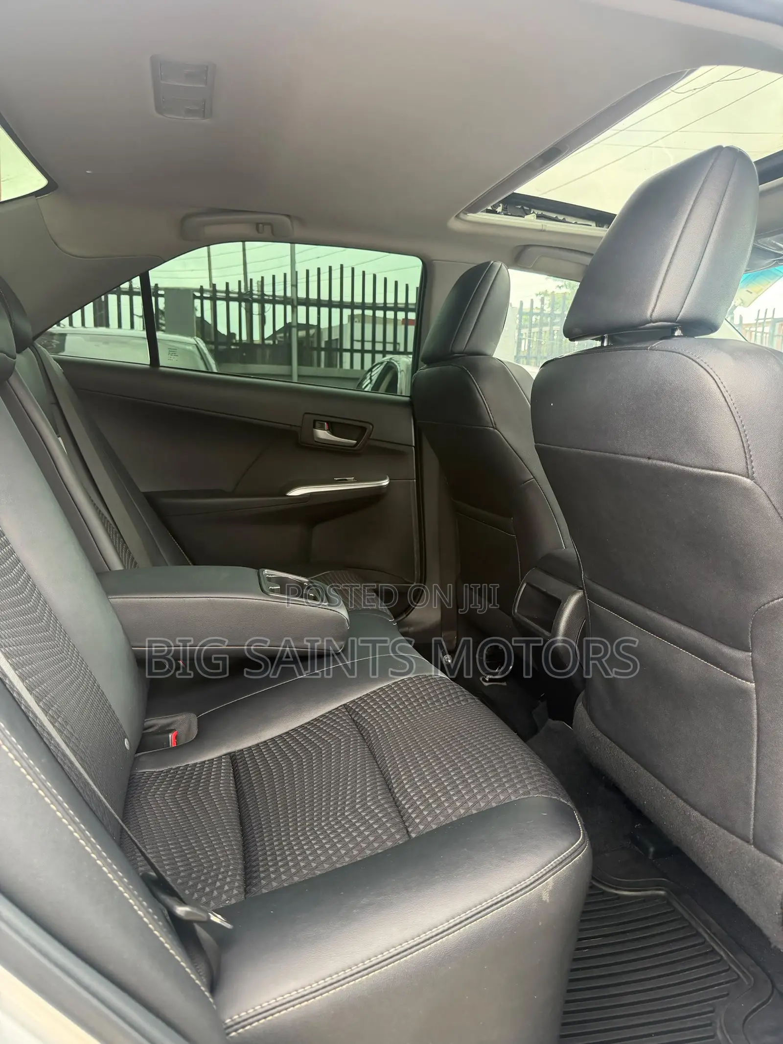 Toyota Camry SE V6 4dr Sedan (3.5L 6cyl 6A) 2012 Silver
