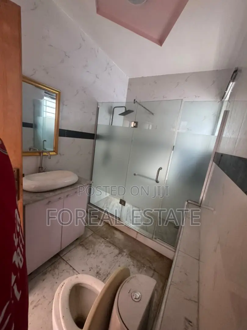 5bdrm Duplex in Chevron for rent