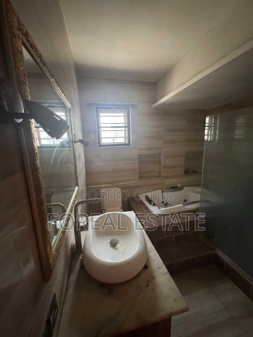 5bdrm Duplex in Chevron for rent