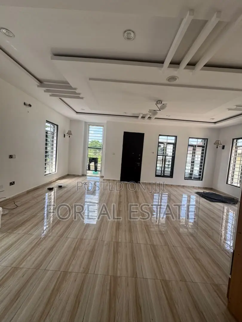 5bdrm Duplex in Chevron for rent