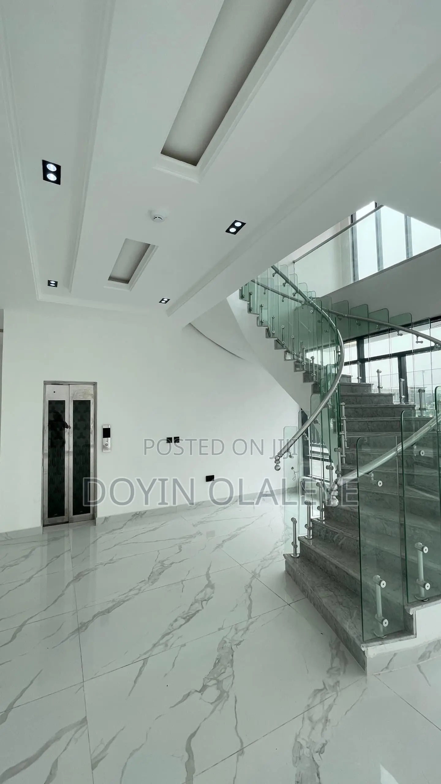 5bdrm Mansion in Osapa london for sale